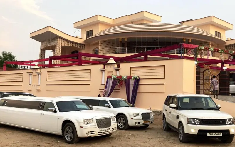 Top Luxury Cars For Rent In Delhi